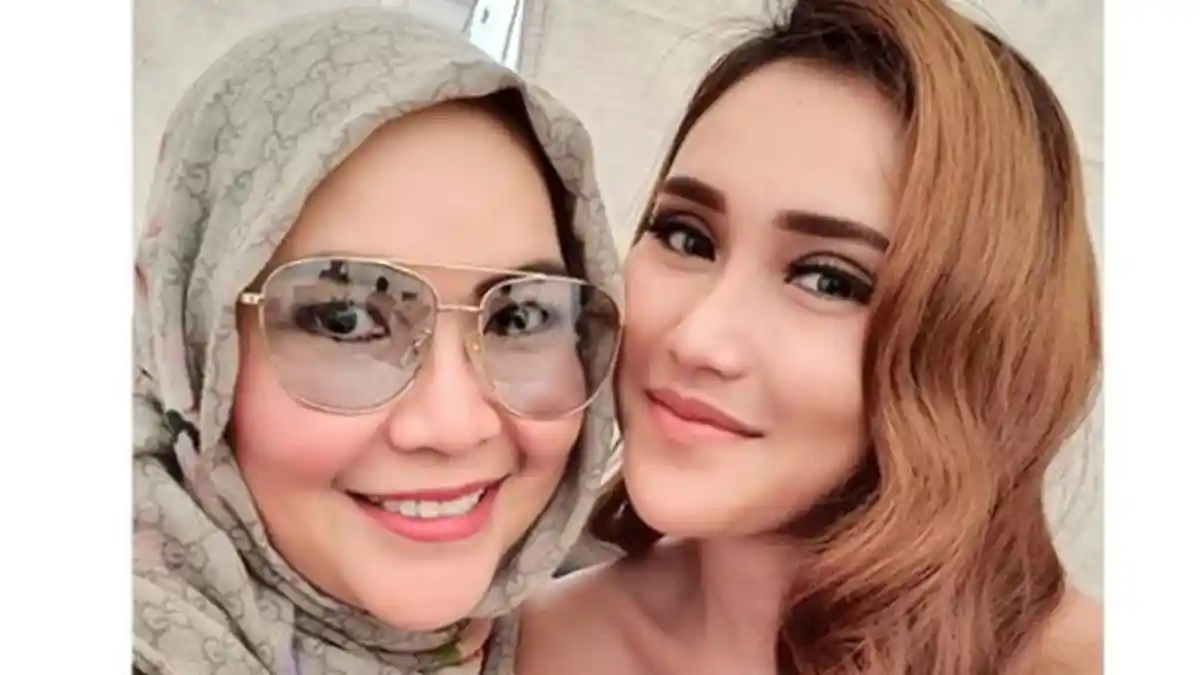 Cari Penghina Anak dan Cucunya, Ibu Ayu Ting Ting Minta Bantuan KBRI