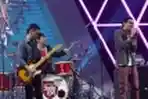 Aksi Panggung Sheila On 7 di HUT ANTV ke 24