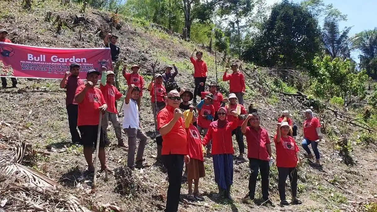 Hari Kartini, PDIP Sulteng dan Sigi Tanam Jagung dan Sebar 11 Ribu Bibit Ikan di Desa Marena