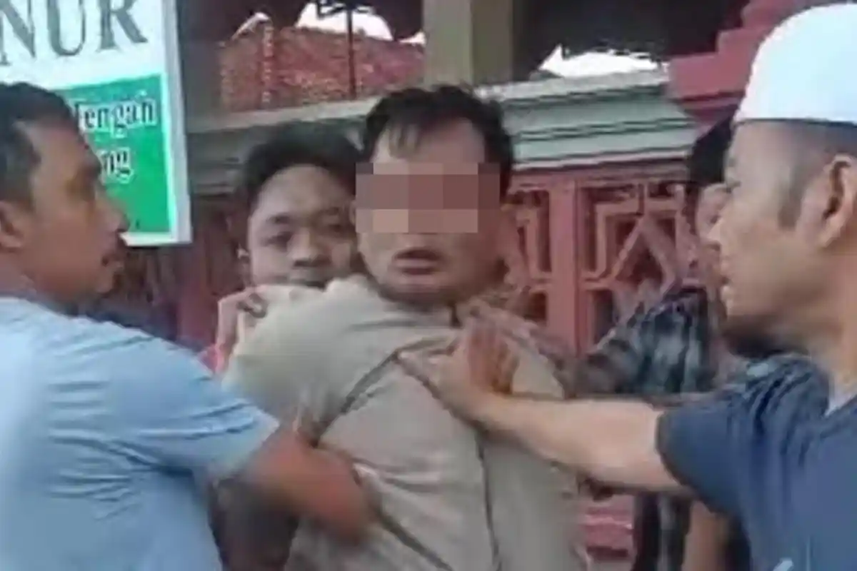 Copet HP dan Dompet Tertangkap Tangan Saat Beraksi di Sampang, Nyaris Dihajar Massa