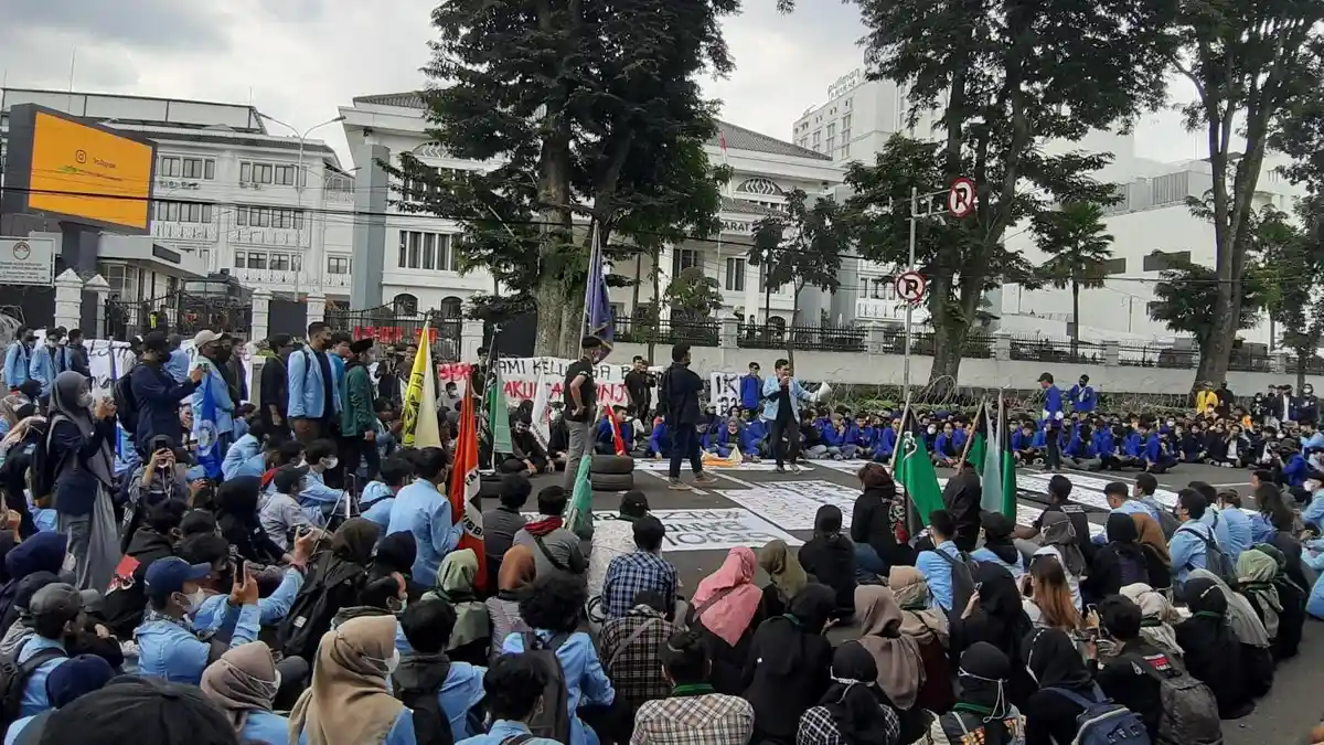 Mahasiswa Bandung Berunjuk Rasa Lagi di Jalan Diponegoro, Ini Tuntutan Mereka