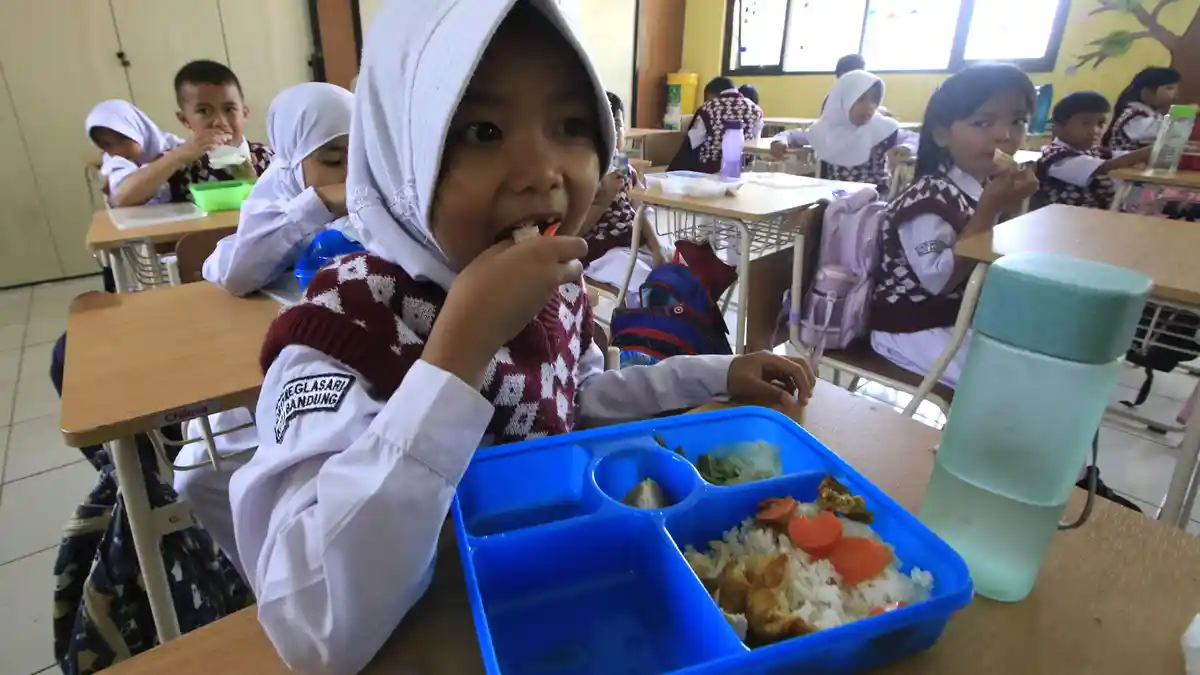 Program Makan Bergizi Gratis: Dimulai 6 Januari, Telur dan Daun Kelor jadi Opsi Pengganti Susu