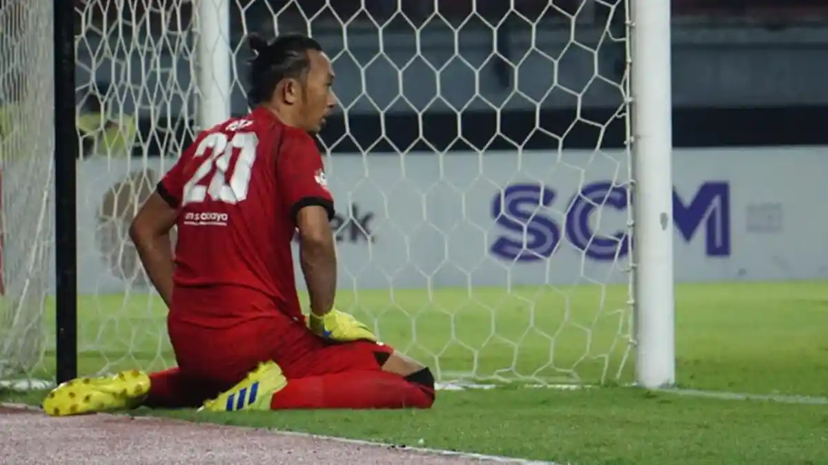 Reaksi Pelatih Kiper Persebaya Soal Rivky Mokodompit yang Sedang Jadi Sorotan