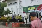 Rektor-UIN-Ar-Raniry-Banda-Aceh-Prof-Mujiburrahman-memimpin-upacara-Hari-Guru-Nasional.jpg