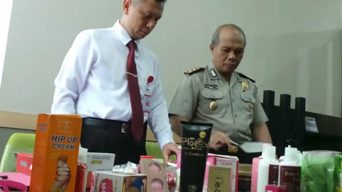 Polda Kalsel Razia Kosmetik Ilegal, Pembesar Payudara Pun Disita