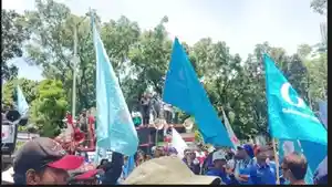 17112025-demo-buruh.jpg