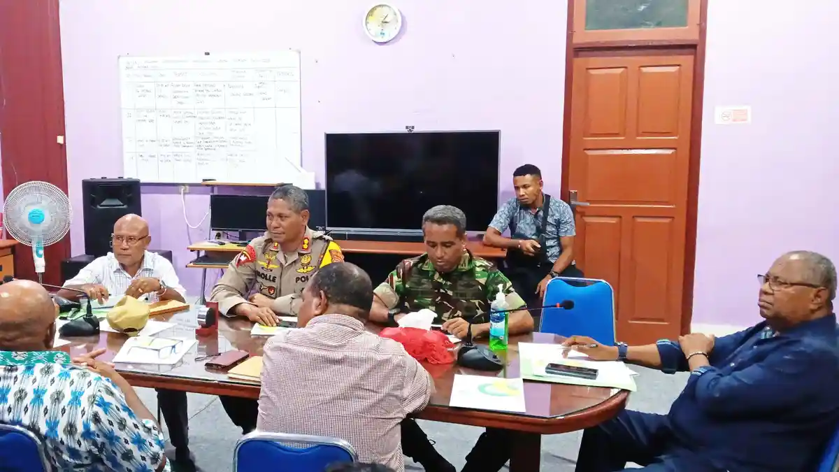 Bupati Sorong Selatan Gelar Rapat Bersama TPID di Hari Libur Nasional, Simak Pembahasannya