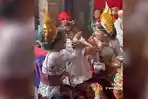 suasana-pernikahan-pria-NP-itu-menikahi-dua-wanita-sekaligus.jpg
