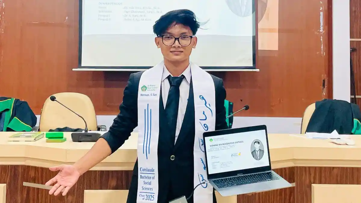 Putra Sabang Ukir Sejarah: Herman Jadi Lulusan S1 Non-Skripsi Sinta 3 Pertama di FDK UIN Ar-Raniry