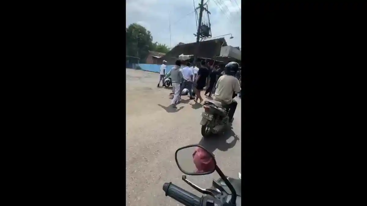 Tawuran Pelajar di Kudus: Ada yang Tersungkur dan Dipukuli