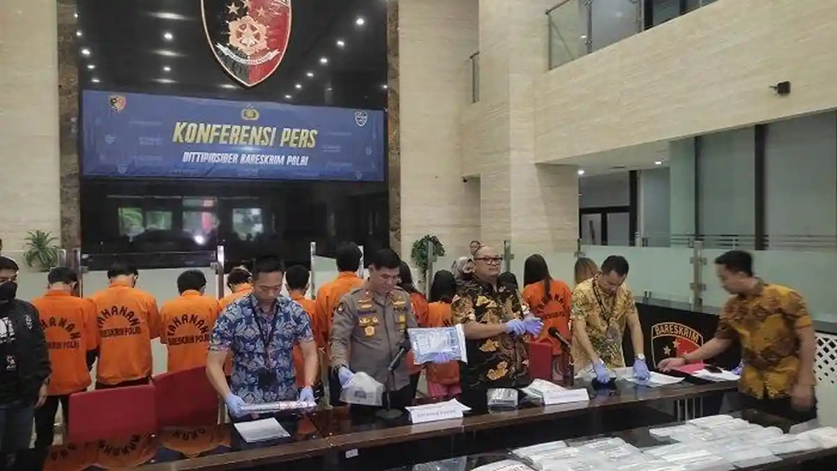 12 Tersangka Sindikat Judi Online Mastertogel Ditangkap, Raup Omzet Rp2 M per Bulan, Bos Kabur