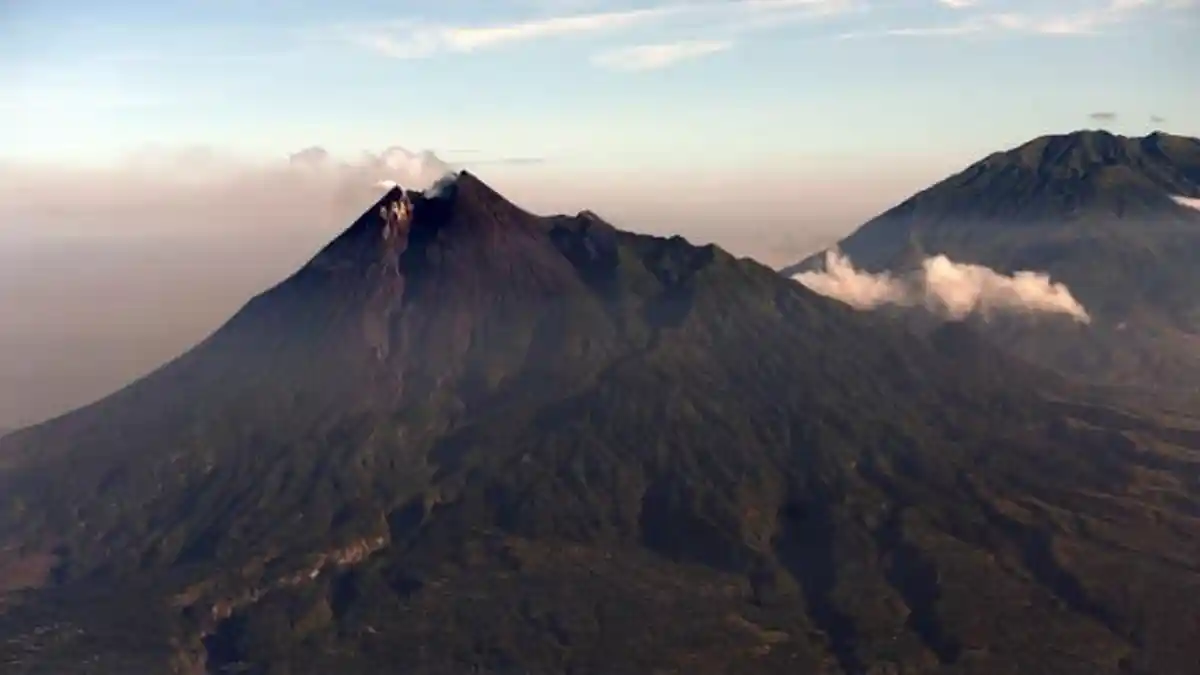 4 Pemuda Dilarang Mendaki 3 Tahun Gara-gara Tutup CCTV Merapi