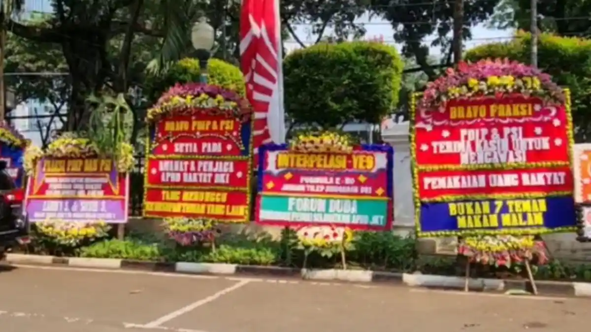 Karangan Bunga Banjiri DPRD DKI, PSI : Masyarakat juga Inginkan Interpelasi Formula E