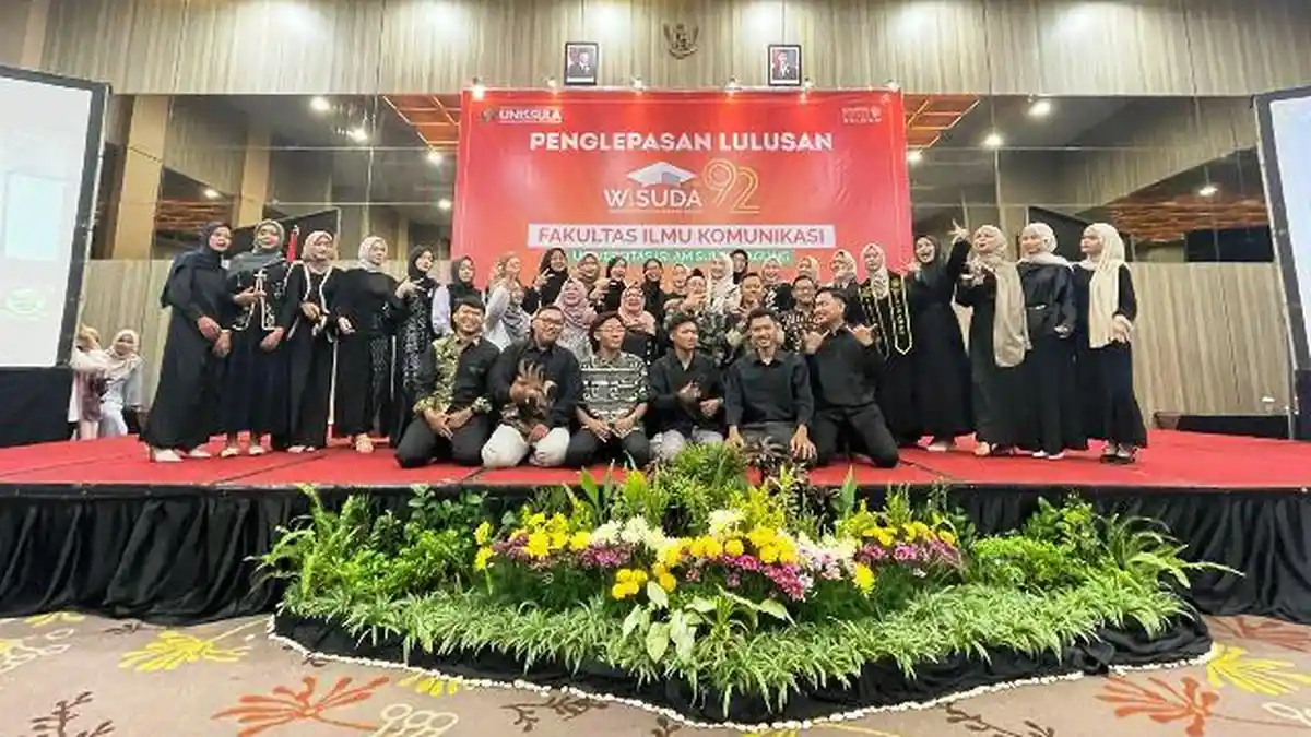 29 Wisudawan Komunikasi Unissula Lulus Cepat