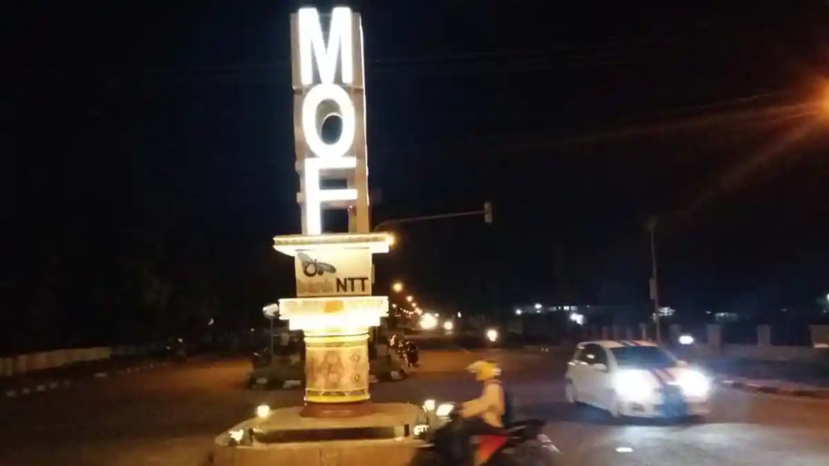 Saat Ini Kota Maumere Dihiasi Dengan Limat Unit Tugu Baru