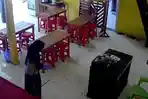 Viral Video Wanita Curi Uang dan Perhiasan di Warung Lalapan Blitar