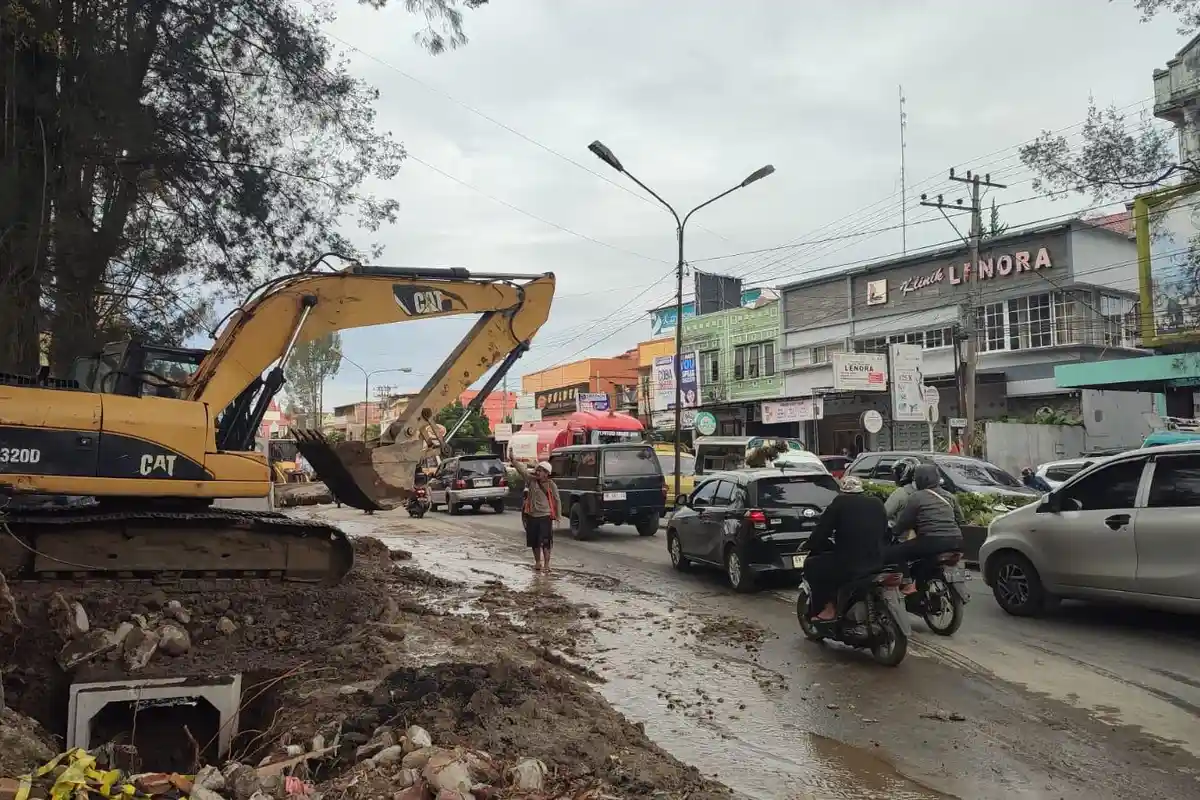 Antisipasi Banjir di Karo, Dinas PUTR Lakukan Perlebaran Drainase 370 Meter  