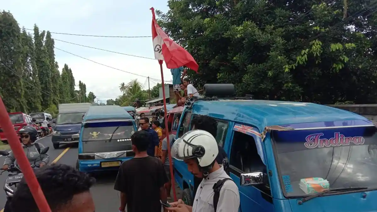 Di Halmahera Utara Sopir Angkot Ikut Demo Tolak Kenaikan BBM