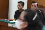 Bharada E Dengarkan Kesaksian Orang Tua Brigadir J