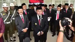 Gubernur-Sumatera-Utara-Sumut-Edy-Rahmayadi-mengambil-sumpah-janji-jabatan1.jpg
