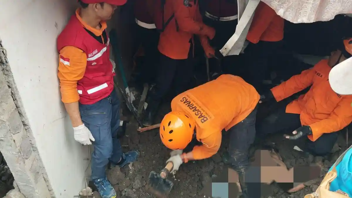 TERIAKAN Longsor di Ubung Denpasar,  Evakuasi dengan Alat Berat, Jenazah Terhimpit Tanah & Tembok 