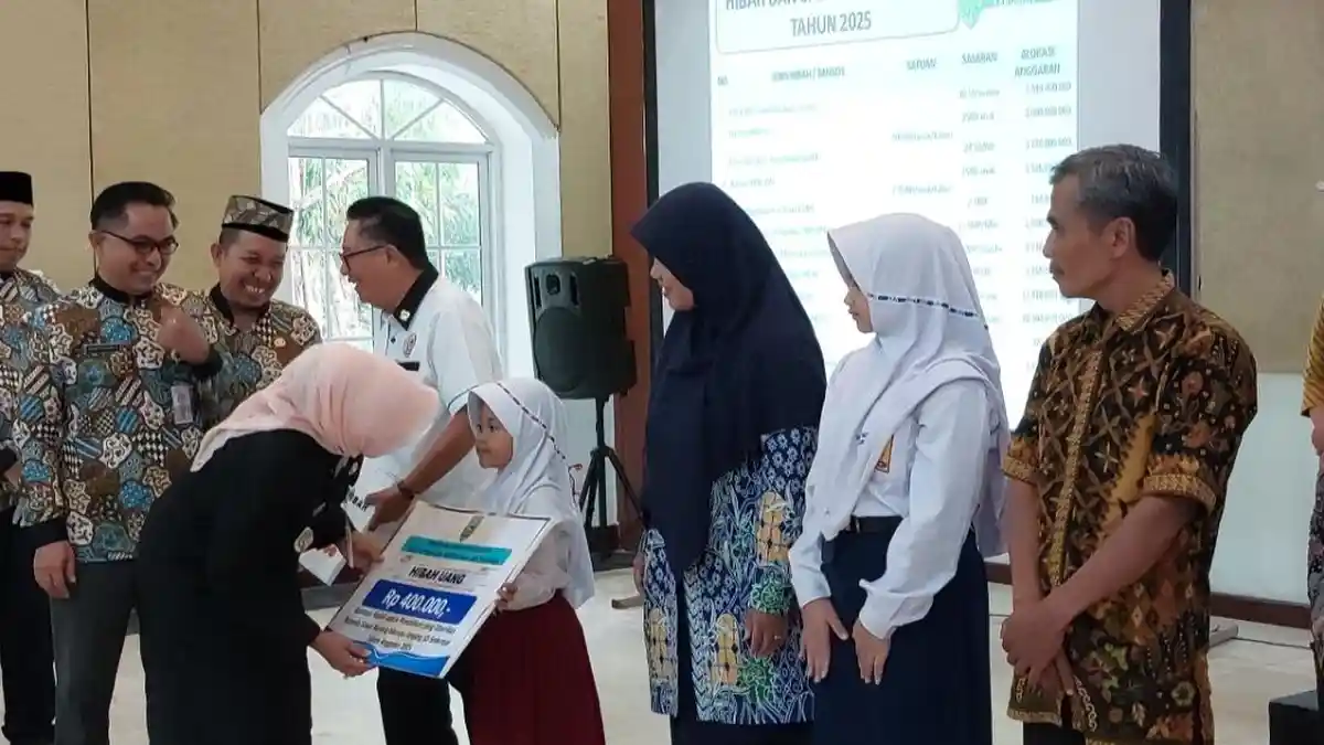 Pemkab Kebumen Salurkan Bansos dan Sarpras Pendidikan Senilai Rp 64,2 miliar