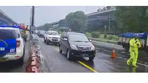 Jalan-Tol-Japek-24-Desember-contraflow-Nataru.jpg