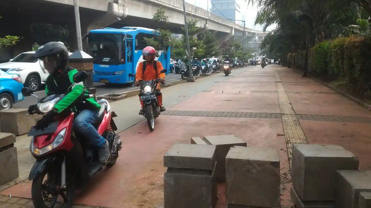 Laporkan Ke Koalisi Pejalan Kaki Jika Hak Anda Sebagai Pejalan Kaki Dirampas