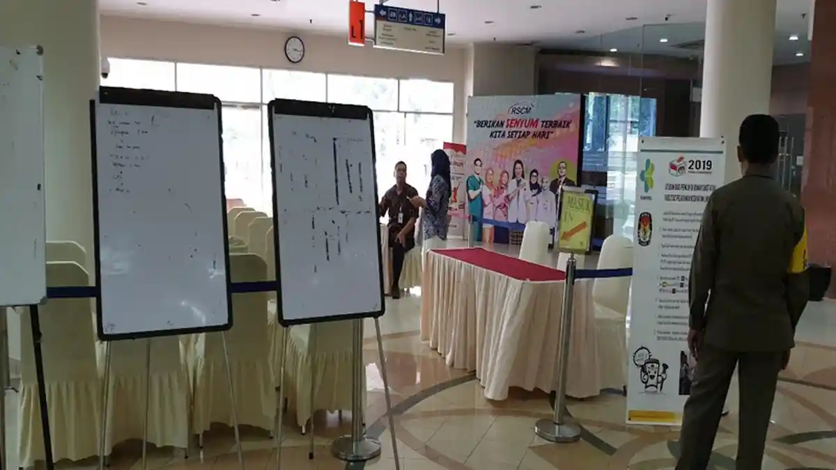 Melihat Persiapan TPS Tambahan di RSCM Sehari Jelang Pemilu 2019