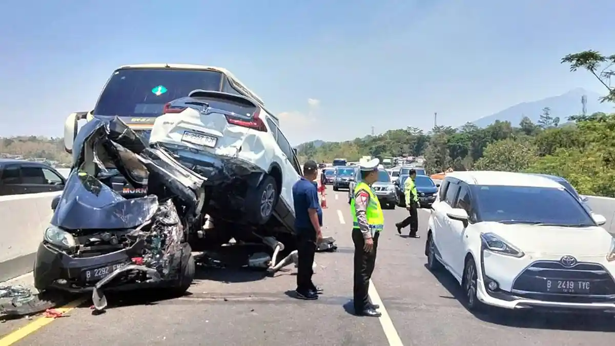 Kronologi Lengkap Kecelakaan Beruntun Bus Murni Jaya Tabrak 5 Kendaraan Lain di Tol Ungaran-Semarang