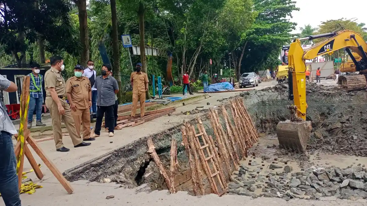 Cara Atasi Banjir di Samarinda, Walikota Andi Harun Pantau Pengerjaan Drainase Jl S Parman