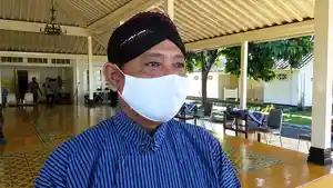 sekda-diy-kadarmanta-baskara-aji-saat-dijumpai-wartawan-di-kepatihan.jpg