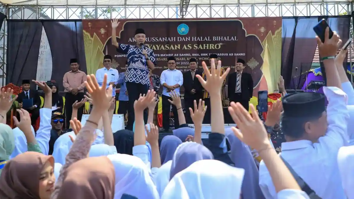 Santriwati Wonosobo Salah Tebak Nama Menteri, Ganjar: Perempuan Sekolah Tinggi, Jangan Nikah Dini