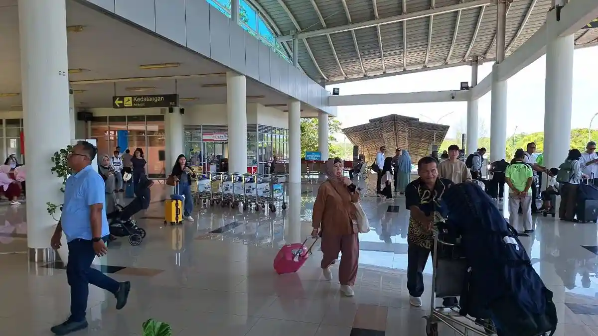 Bandara RHF Tanjungpinang Padat Penumpang H+3 Lebaran, Terjadi Sejak ...