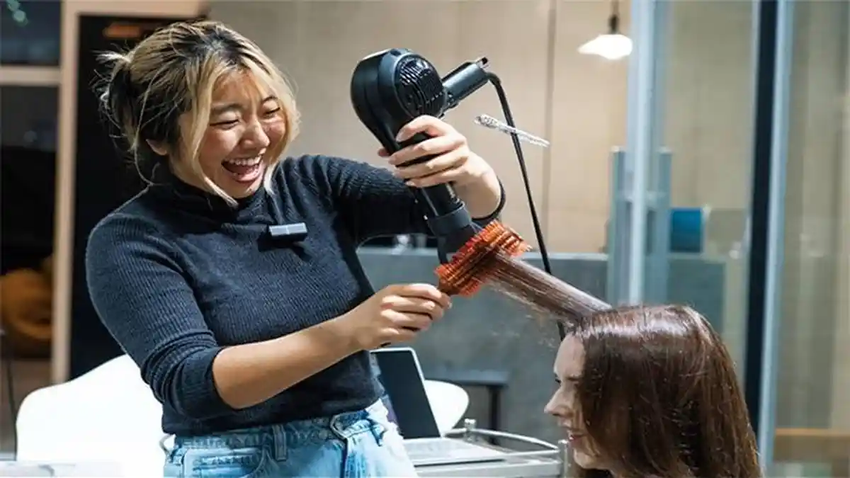 Salon Rambut Jepang Semakin Populer, Kini Jadi Destinasi Wisata  Bagi Turis Asing