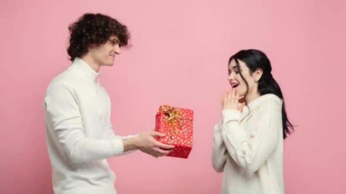Ramalan Zodiak Cinta Hari Ini 20 Februari 2022, Sagitarius Akan Menemukan Dirinya Bahagia