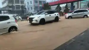 banjir-simpang-polda-2345.jpg