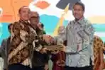 Presdir PT BSI Terima Penghargaan Kementerian KLHK RI