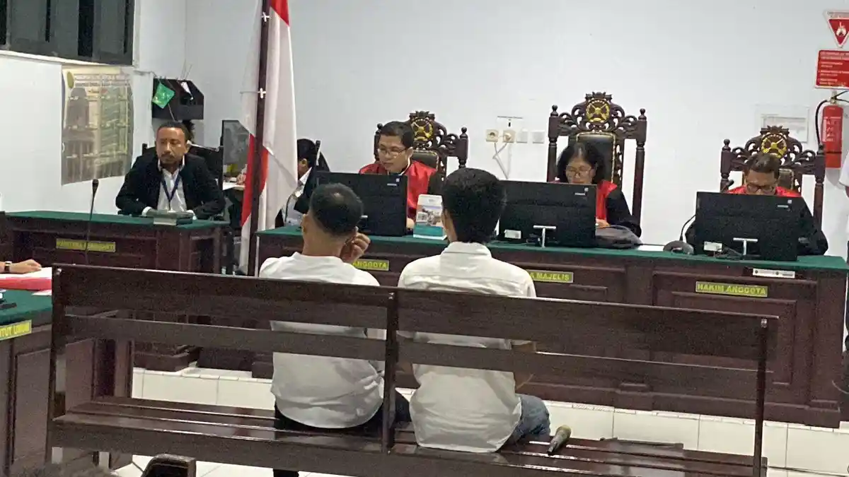 Dua Pemuda Pemilik 11 Paket Sabu di Batu Gajah - Ambon Divonis 2,6 Tahun Penjara