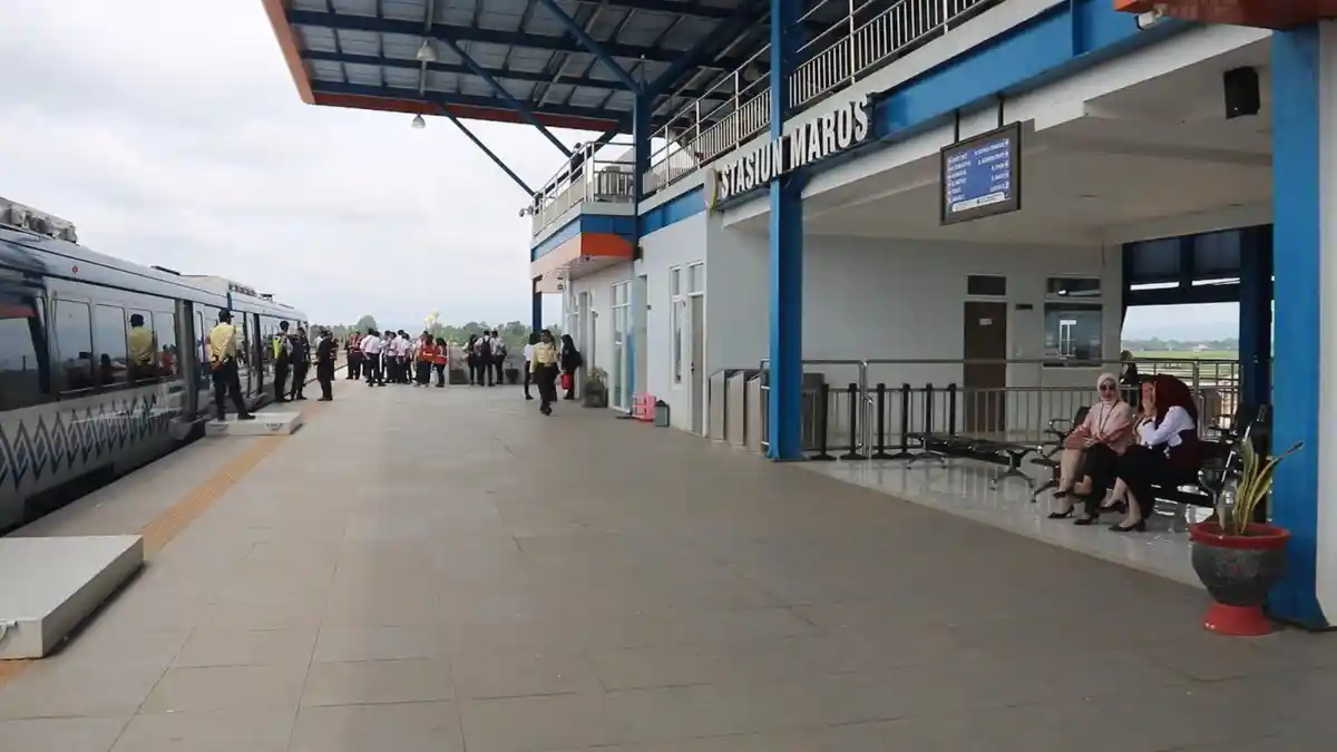 PT KAI Imbau Masyarakat Hati-hati dan Waspada di Jalur Kereta Api Sulawesi Selatan