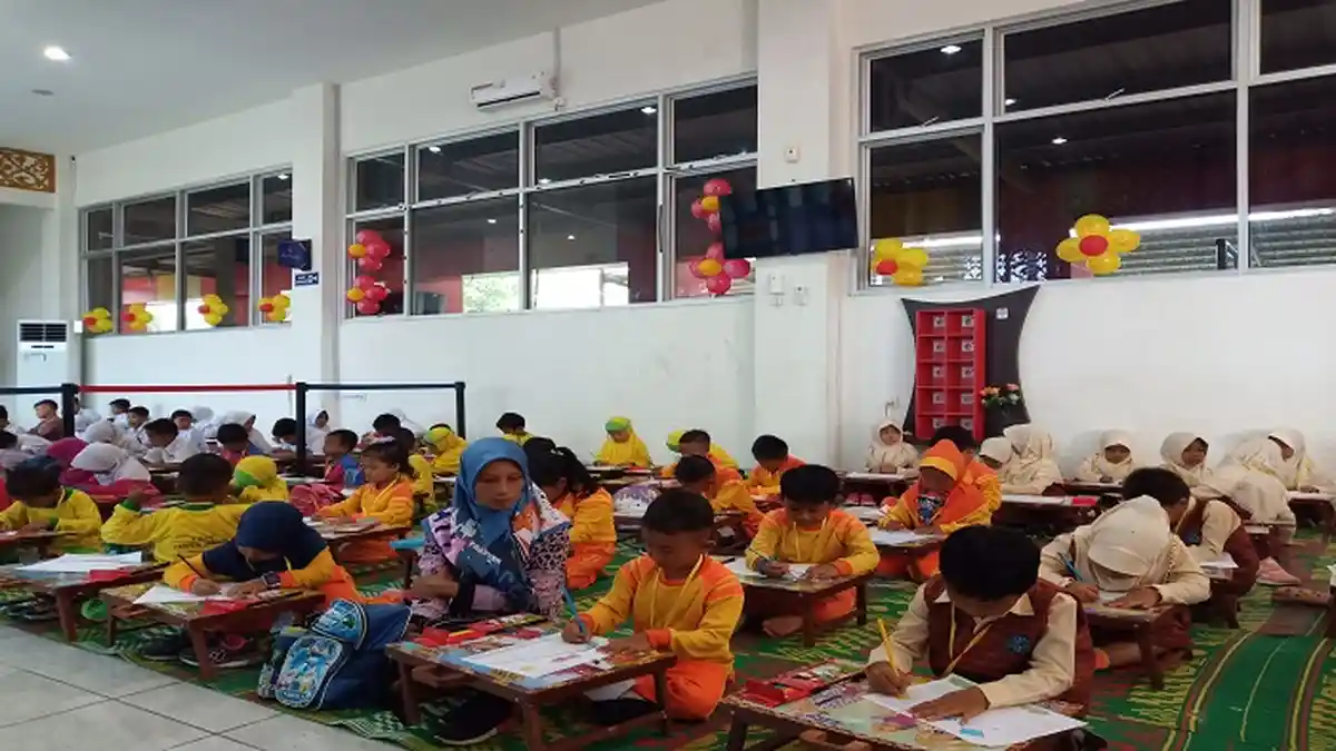 PT KAI Drive II Sumbar Ajak 100 Anak Ikuti Lomba Mewarnai dan Menggambar di Stasiun Duku