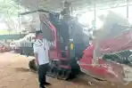 Petani Karang Mulya Kabupaten Tanbu Dapat Mesin Panen Padi, Bisa Pangkas Biaya Operasional