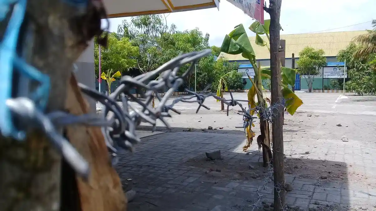 SLB Negeri Bulukumba Disegel, Guru dan Siswa Berunjuk Rasa di Kantor Bupati