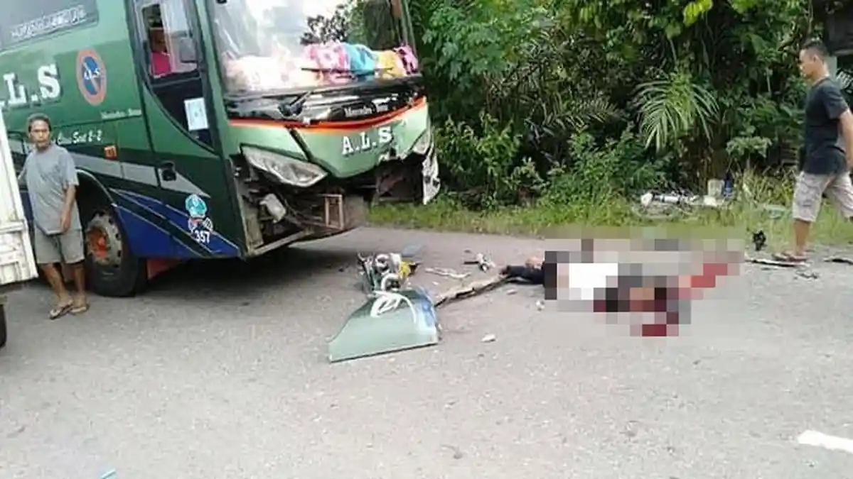 Tabrakan Maut antara Bus ALS dengan Pengendara Motor Jupiter di Lahat Dua Tewas Seketika
