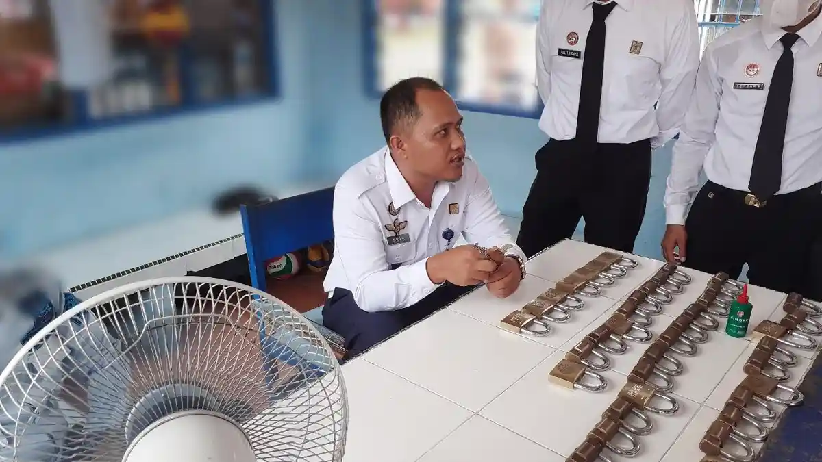 Pemeliharaan Gembok Upaya Cegah Timbulnya Gangguan Keamanan di Lapas Labuhan Bilik