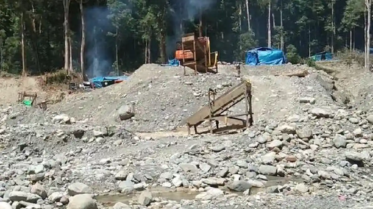 Polisi Buru Bos Penadah Hasil Tambang Emas Ilegal di Papua Barat