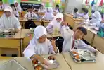 SD-Negeri-3-Sabang-bersiap-menyantap-menu-MBG-2026.jpg