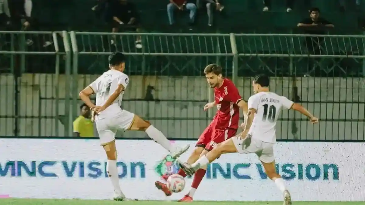 5 Menit PSM Makassar Guncang Madura United dengan 2 Gol Cepat Nermin dan Dethan