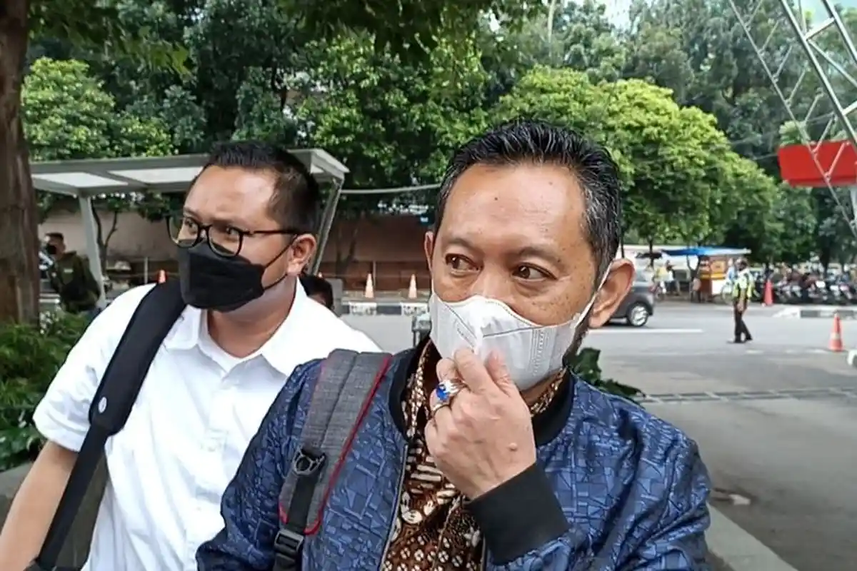 Andhi Pramono Masih Pakai Cincin Safir Biru Bernilai Puluhan Juta Ketika Datangi KPK, Lupa Dilepas?