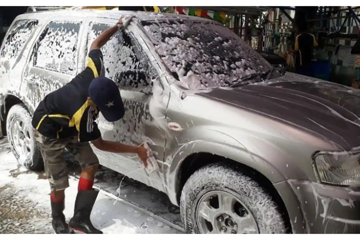 Hal yang Harus Diperhatikan saat Mencuci Mobil Listrik, Hindari Area Rawan Rusak Ini
